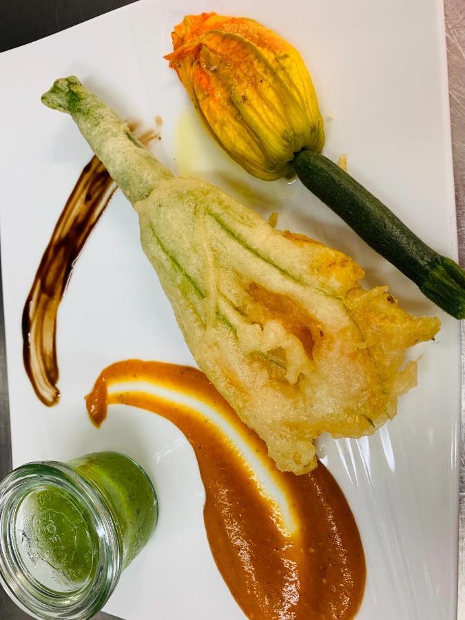 Logis Hotel Restaurant Hostellerie De La Tour Fontvieille Dış mekan fotoğraf
