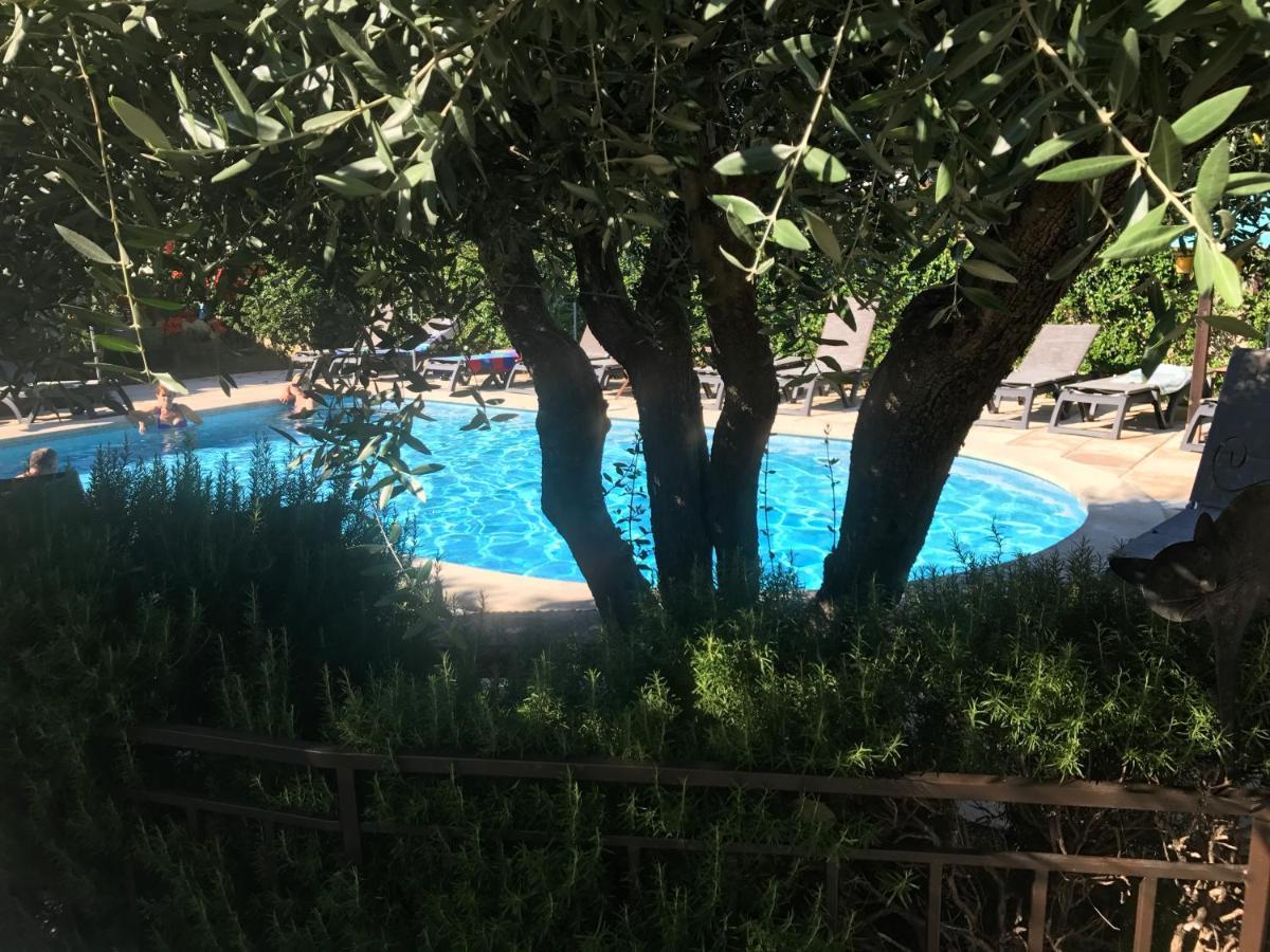 Logis Hotel Restaurant Hostellerie De La Tour Fontvieille Dış mekan fotoğraf