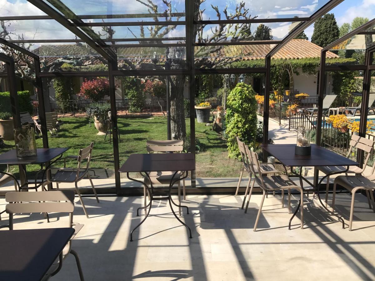 Logis Hotel Restaurant Hostellerie De La Tour Fontvieille Dış mekan fotoğraf