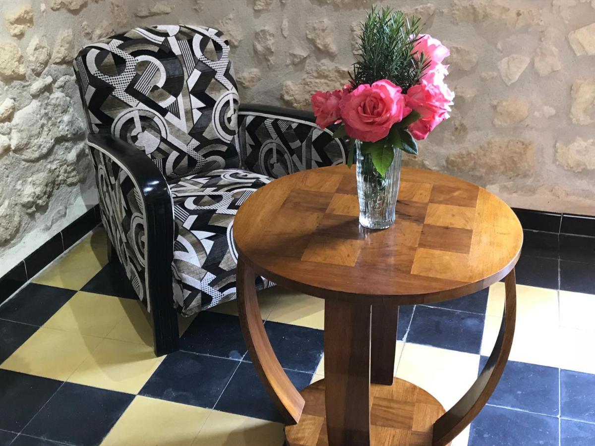 Logis Hotel Restaurant Hostellerie De La Tour Fontvieille Dış mekan fotoğraf