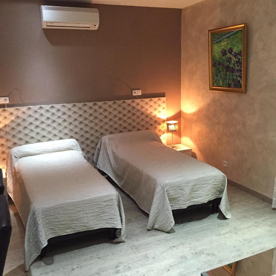 Logis Hotel Restaurant Hostellerie De La Tour Fontvieille Dış mekan fotoğraf