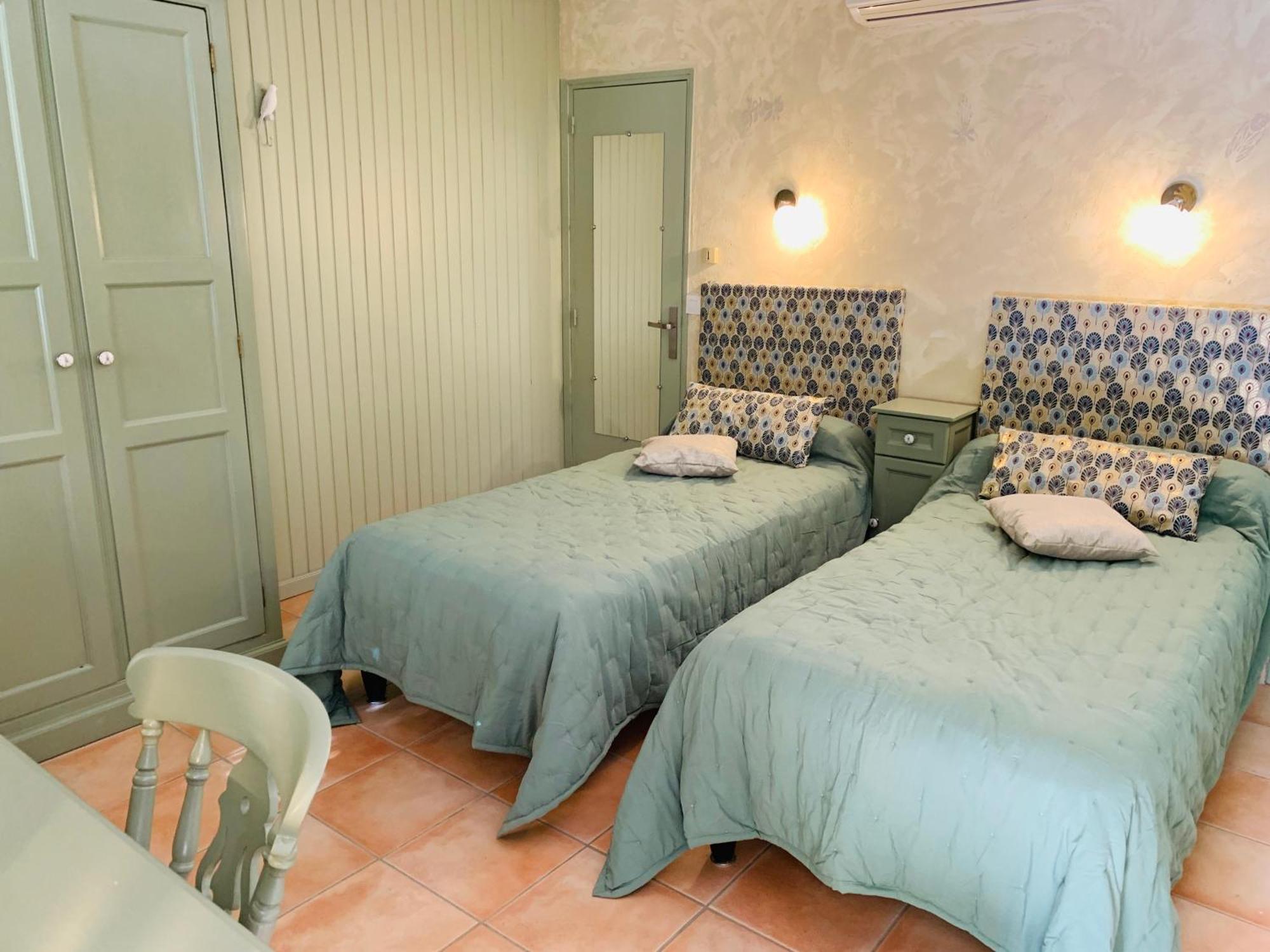 Logis Hotel Restaurant Hostellerie De La Tour Fontvieille Dış mekan fotoğraf