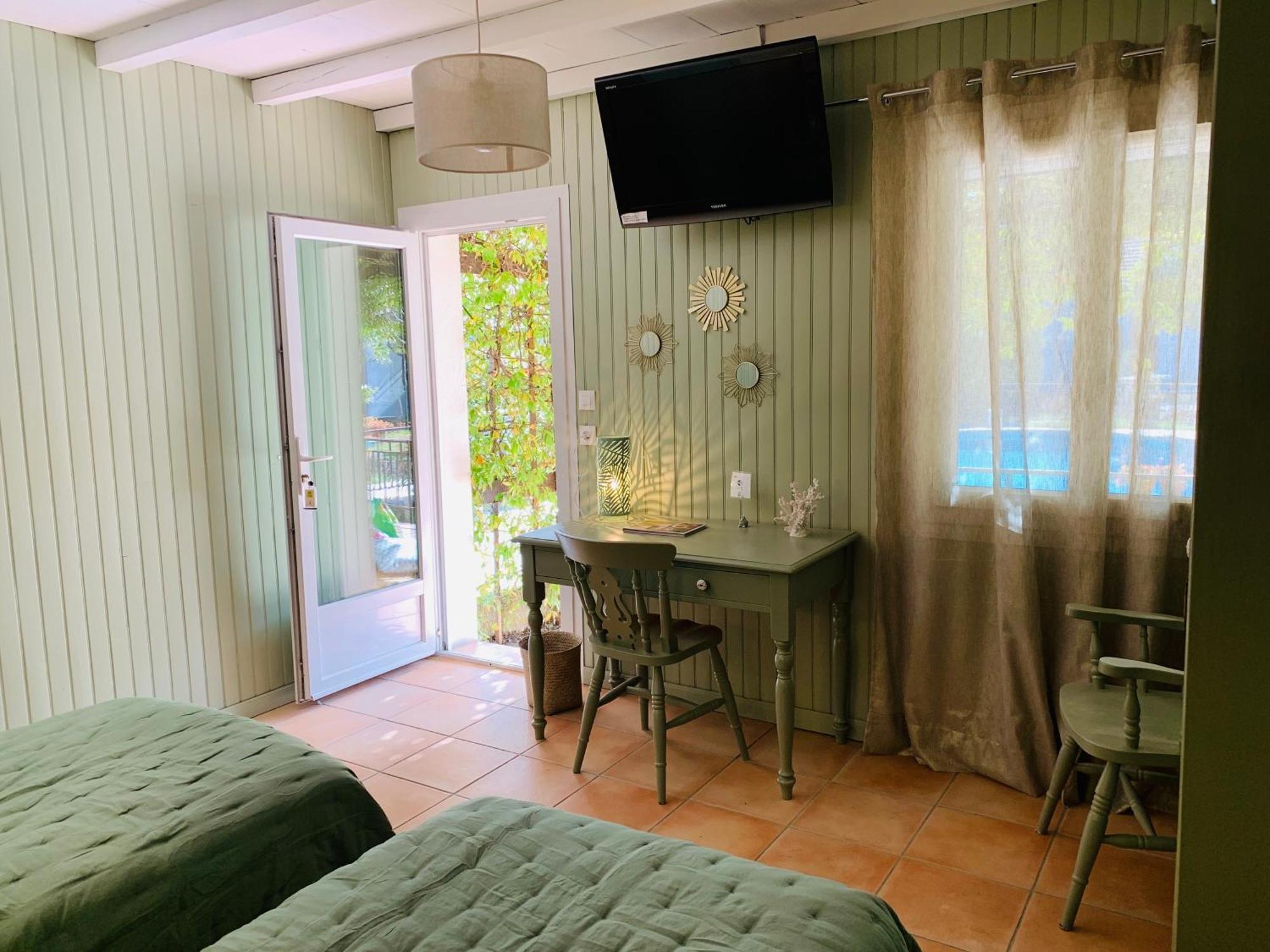 Logis Hotel Restaurant Hostellerie De La Tour Fontvieille Dış mekan fotoğraf